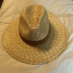 Women’s straw beach hat. One size. NWT